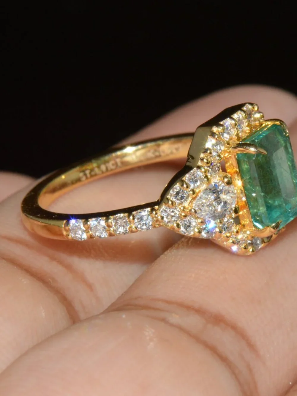 Certified Natural 2.82CTS Emerald Diamond Solid 18K Yellow Gold Halo Ring